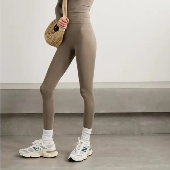 Skims Outdoor High Waisted Banded Leggings - Picture 2 of 4